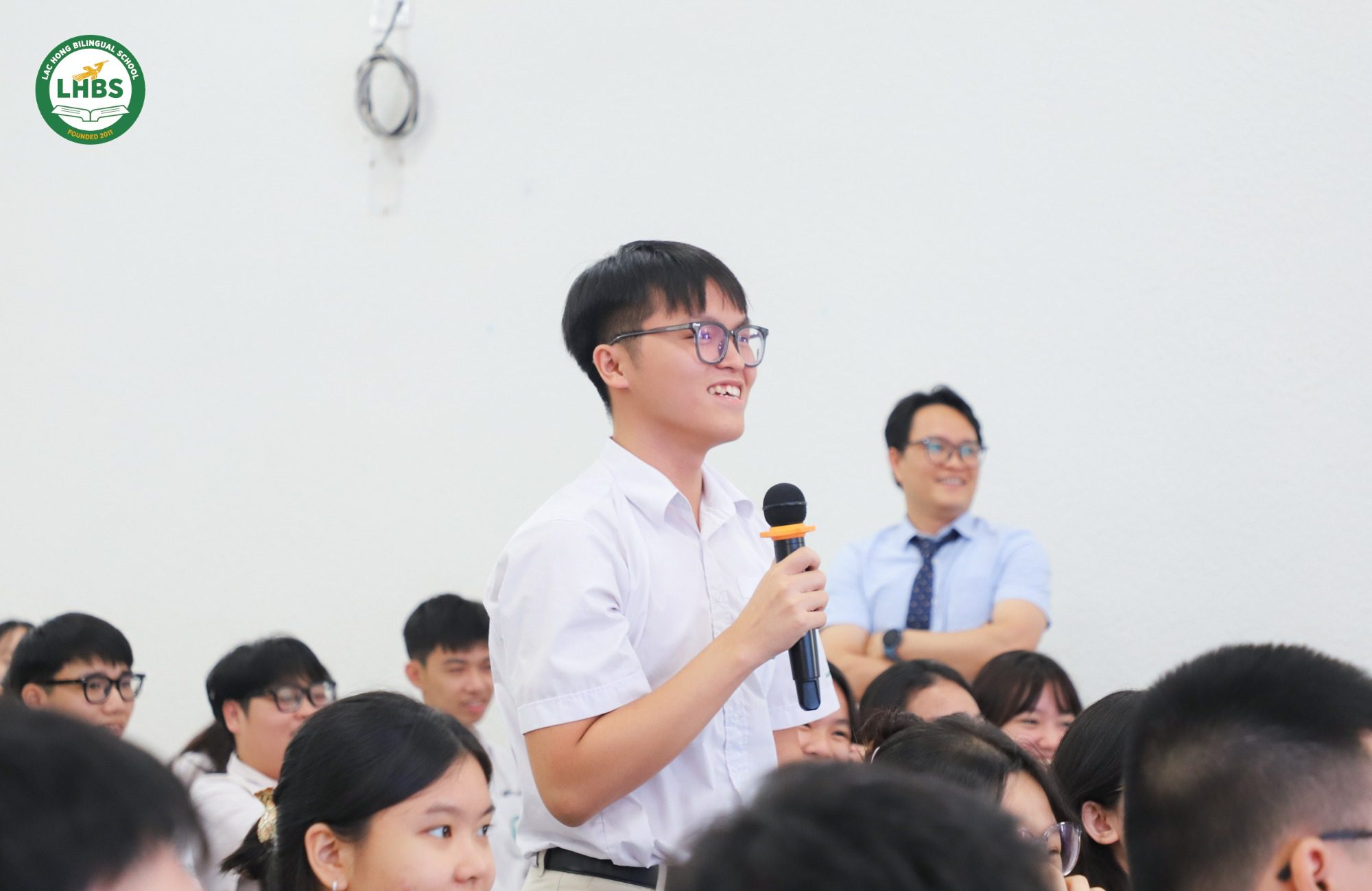 Học sinh tham gia IELTS Hackathon tại Song ngữ Lạc Hồng, học hỏi bí quyết thi IELTS từ chuyên gia.