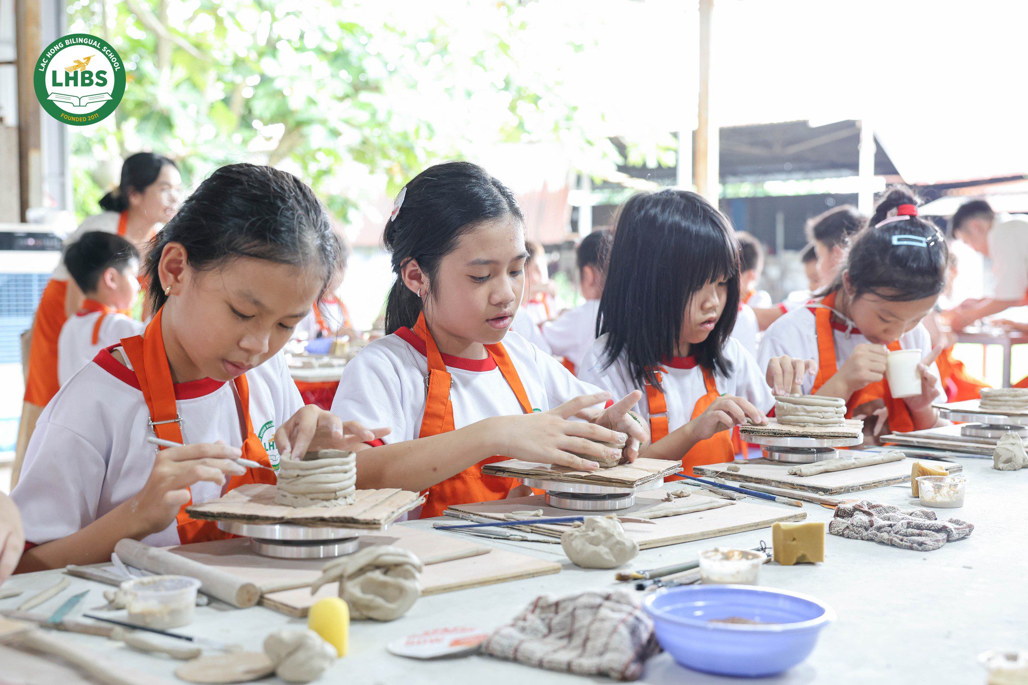 Học sinh Song ngữ Lạc Hồng tham gia workshop tạo hình gốm