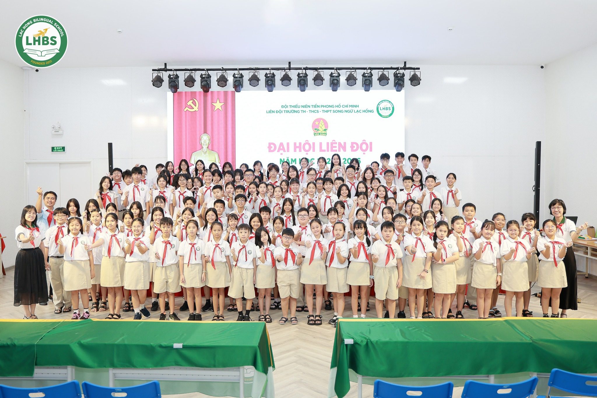 Đại biểu và học sinh tham dự Đại hội Liên đội TNTP Trường Song ngữ Lạc Hồng 2025