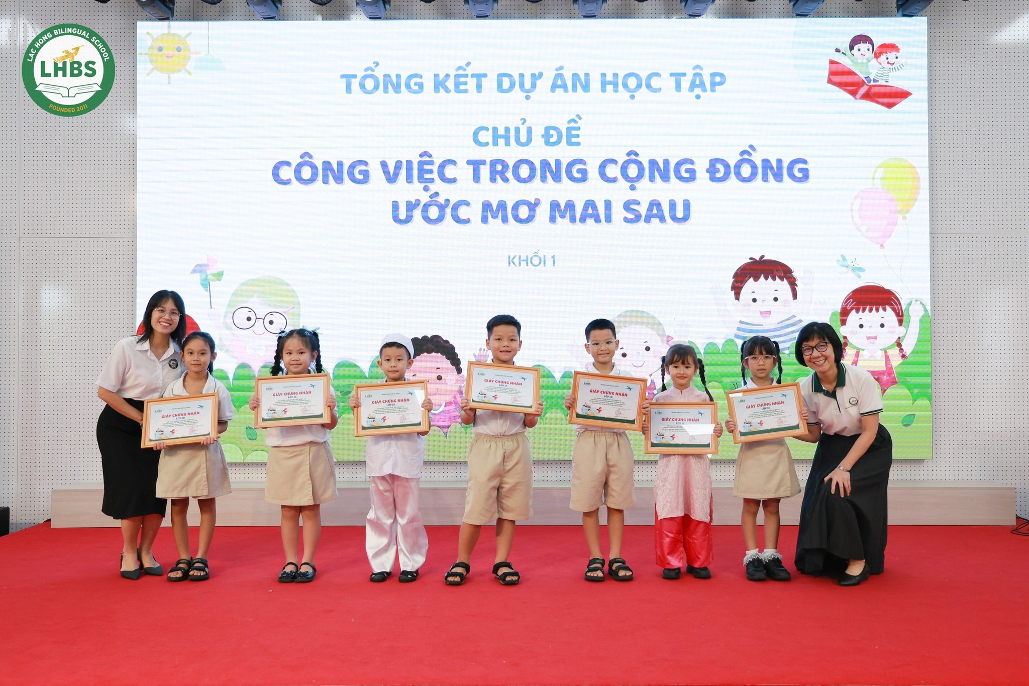 Học sinh khối 1 Trường Song ngữ Lạc Hồng tham gia dự án Công việc trong cộng đồng