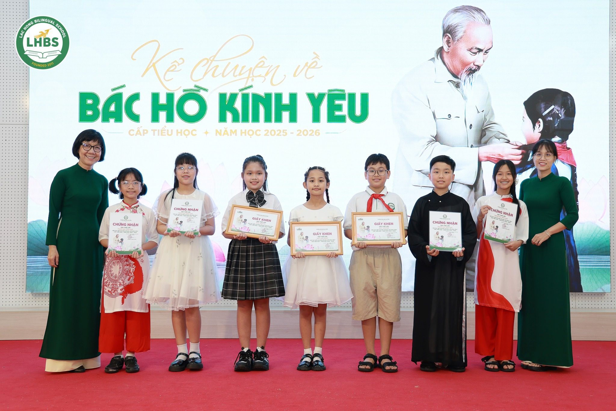 Học sinh tiểu học Trường Song ngữ Lạc Hồng kể chuyện về Bác Hồ