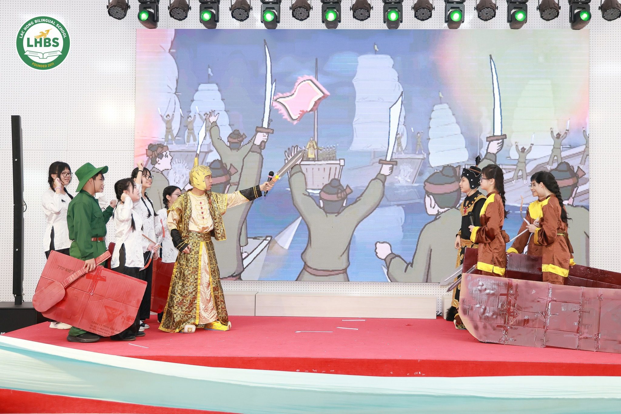 Học sinh biểu diễn tại Chung kết "Bức tranh nghệ thuật dân gian"