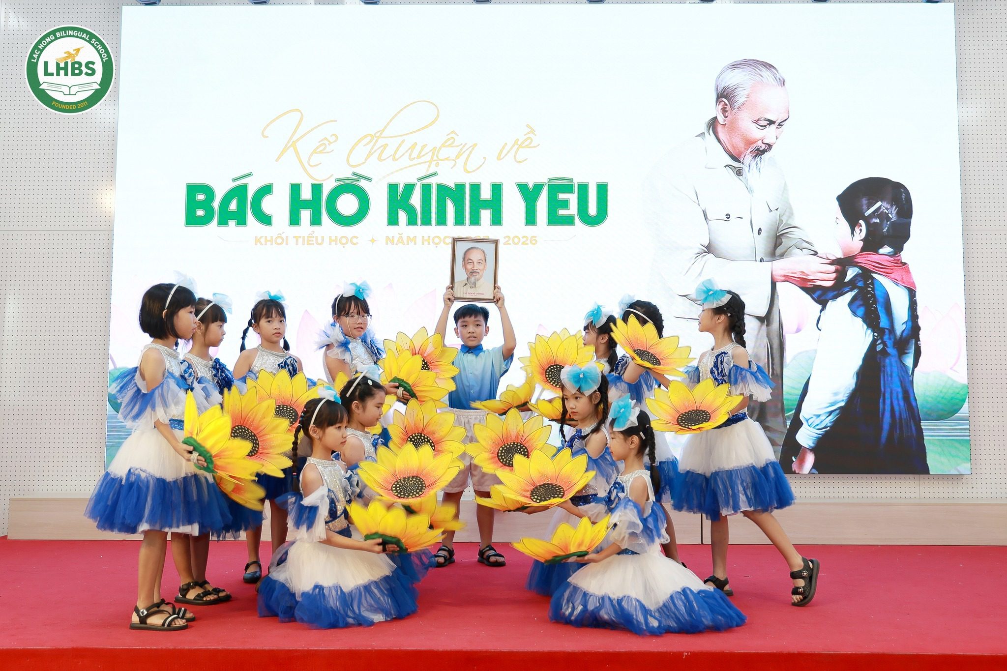 Học sinh tiểu học Trường Song ngữ Lạc Hồng kể chuyện về Bác Hồ