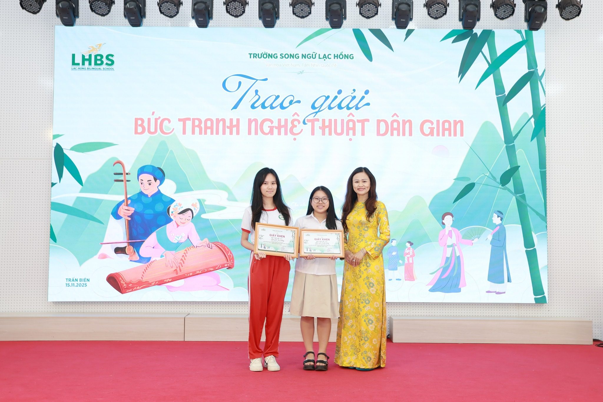 Học sinh Song ngữ Lạc Hồng đạt giải trong hội thi "Bức tranh nghệ thuật dân gian"