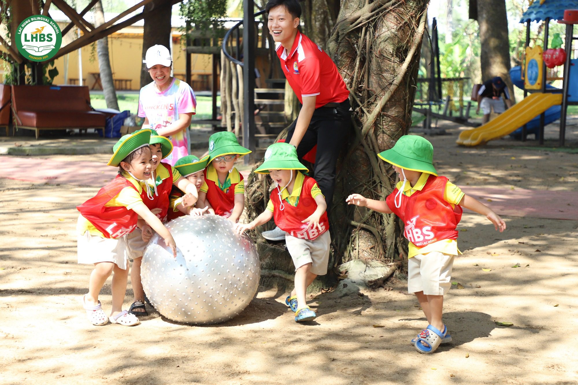 Học sinh Chồi và Lá Mầm non Song ngữ Lạc Hồng khám phá thiên nhiên tại Asia Island Glamping