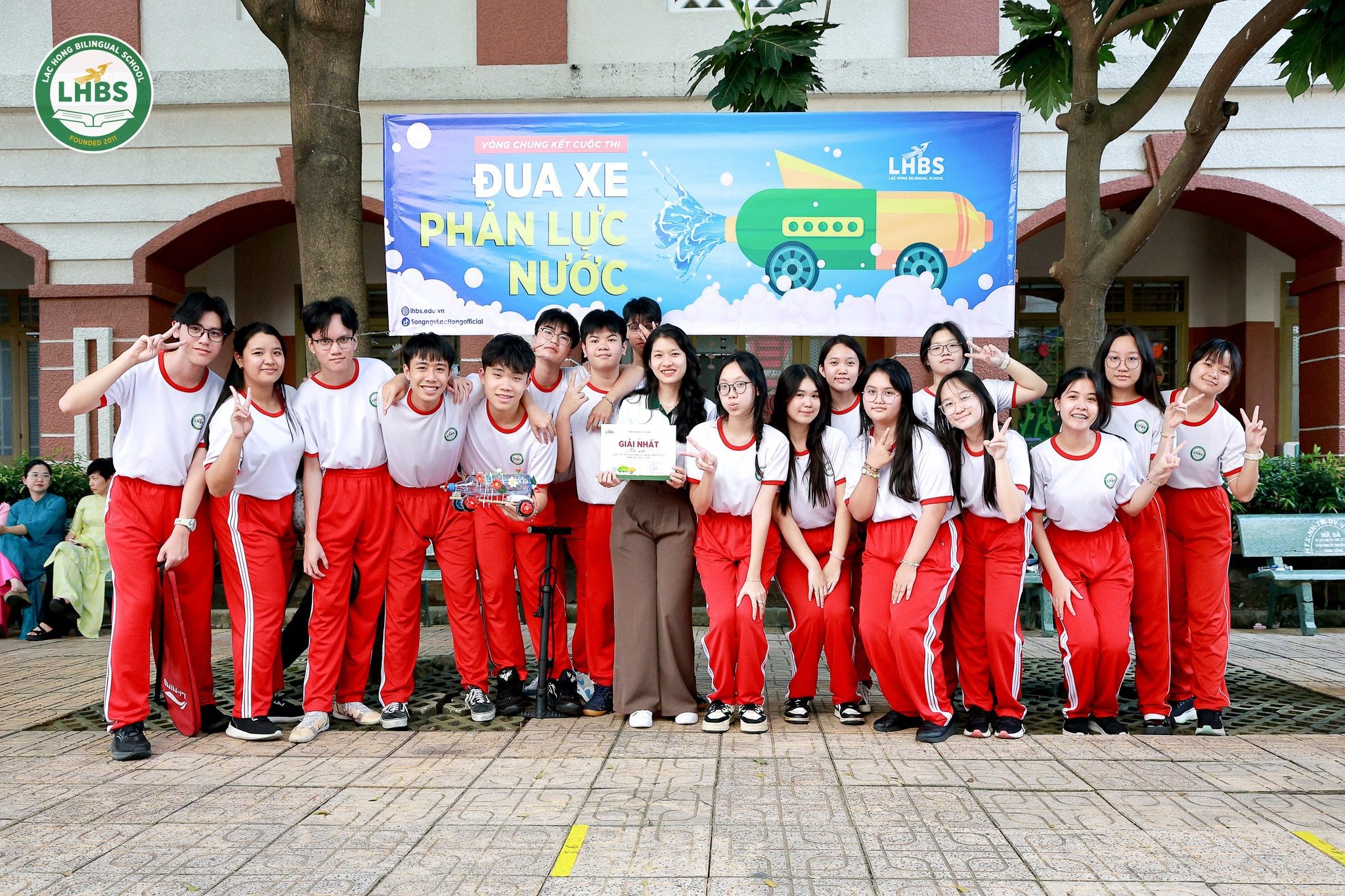 Học sinh Song ngữ Lạc Hồng khối 10–11 tham gia cuộc thi Đua xe phản lực nước 2025