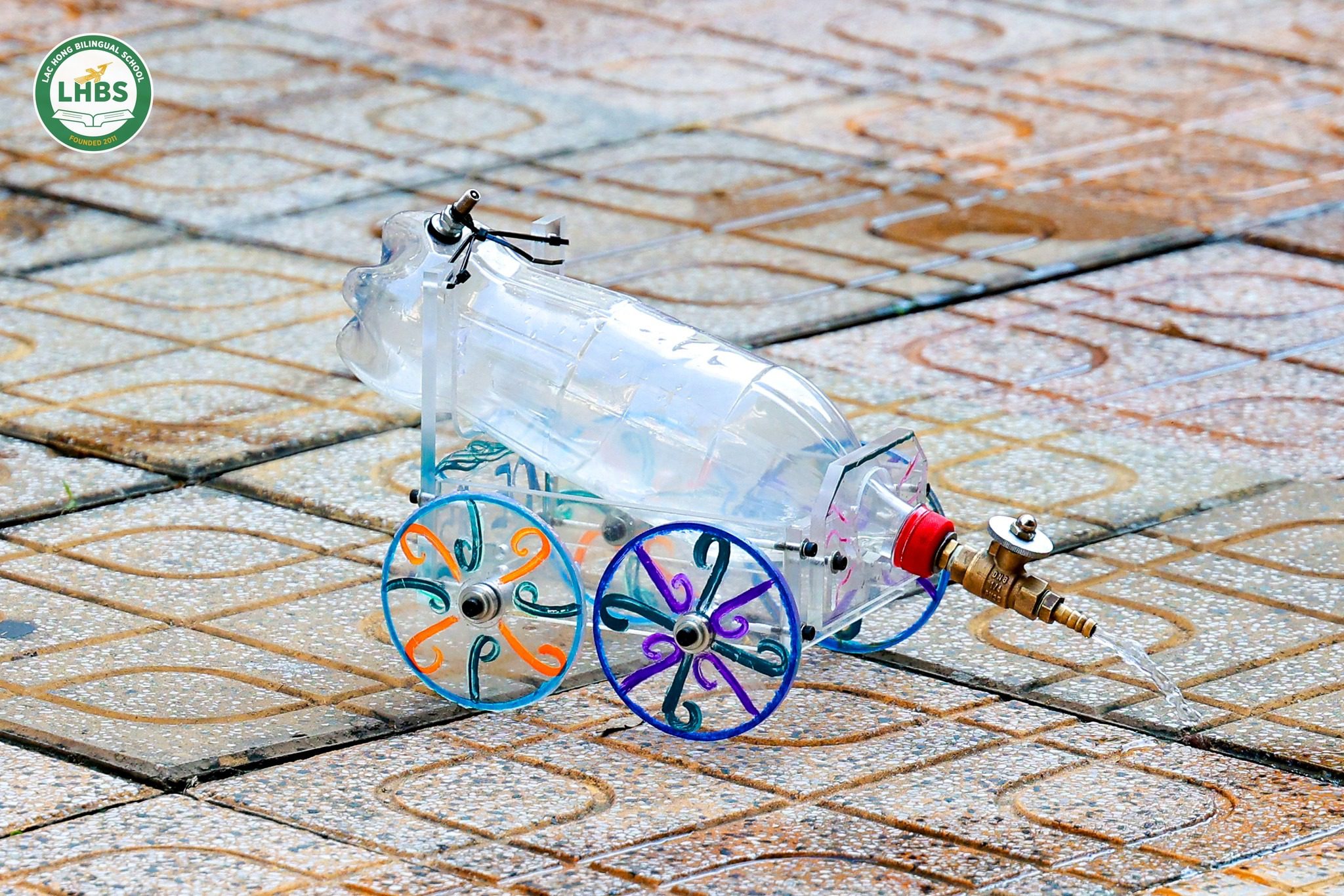 Học sinh Song ngữ Lạc Hồng khối 10–11 tham gia cuộc thi Đua xe phản lực nước 2025