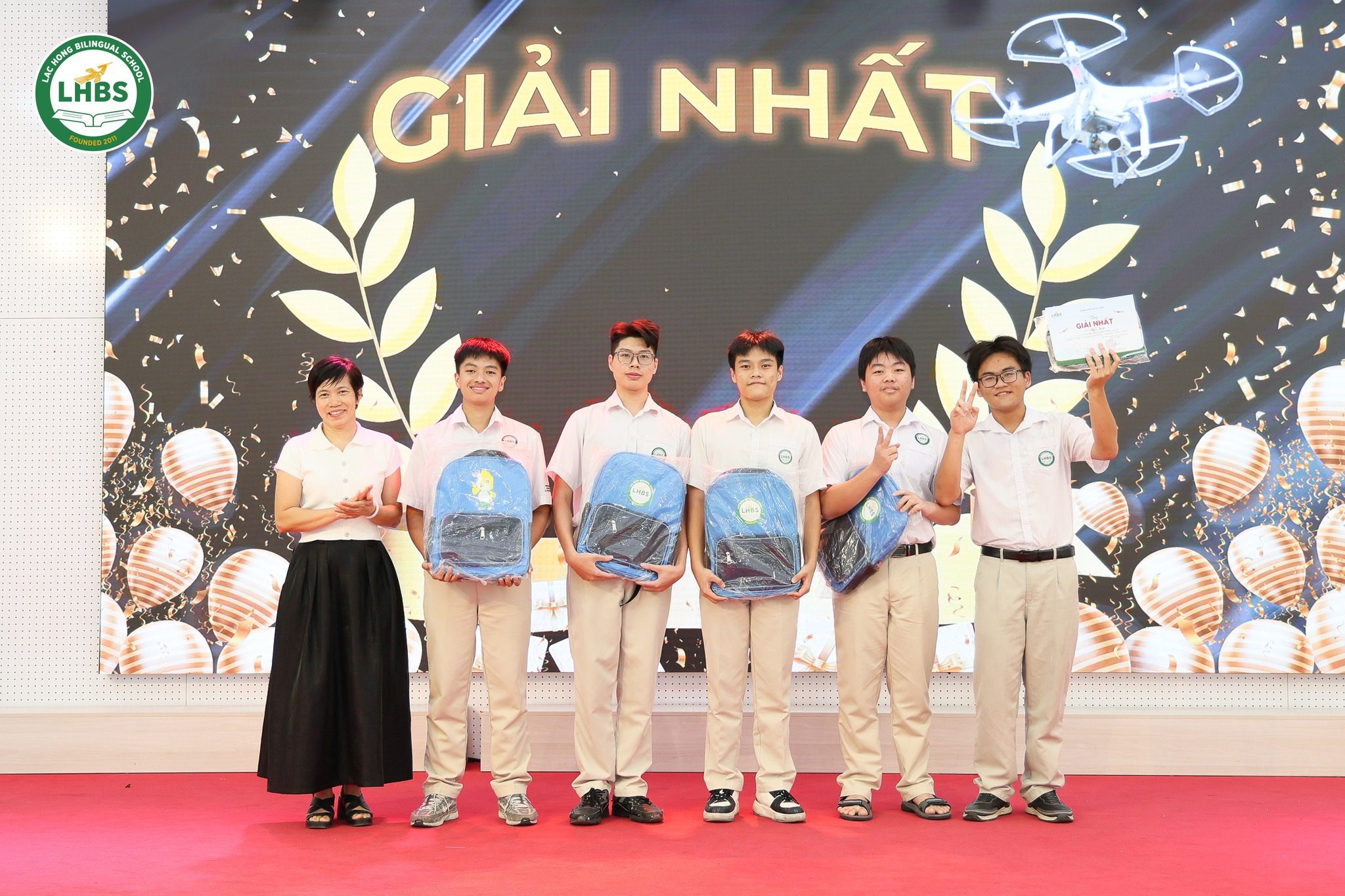 Cuộc thi điều khiển drone Chinh phục bầu trời tại Song ngữ Lạc Hồng