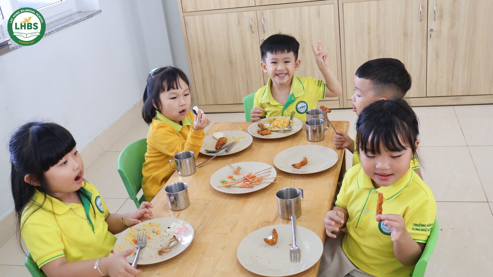 Bữa Tiệc Buffet Tại Mầm non Song ngữ Lạc Hồng Long Khánh – Nâng Cao Chất Lượng Bữa Ăn & Rèn Kĩ Năng Cho Học Sinh