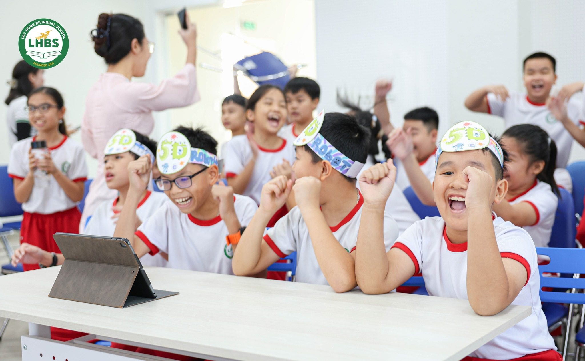 Sân chơi công nghệ AI Robotics tại Trường Song ngữ Lạc Hồng cho học sinh khối 5